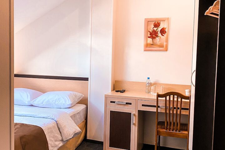 Room 48 of 77