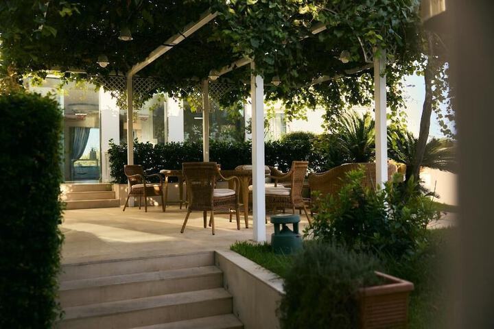 Hotel Exterior 102 of 119