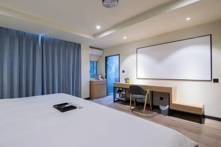 Room 9 of 13