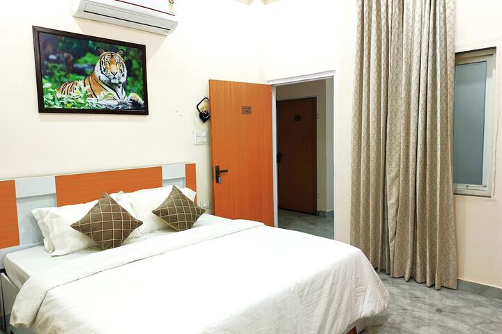 Room 3 of 10
