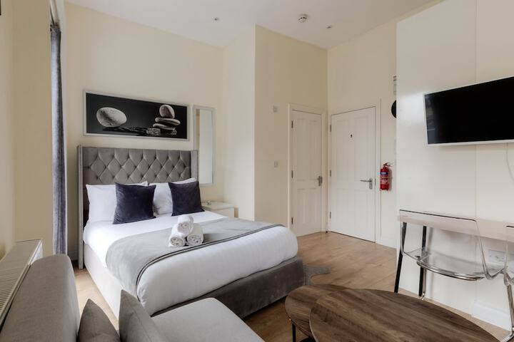 Room 28 of 109