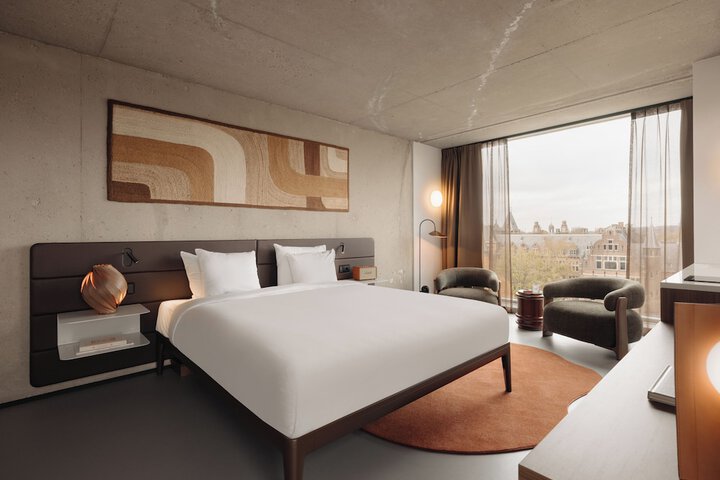 Room 32 of 54