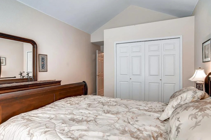 Room 4 of 20