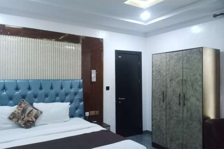 Room 49 of 104