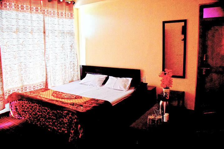 Room 4 of 5