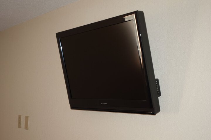Basic Single Queenbed (1 of 5)