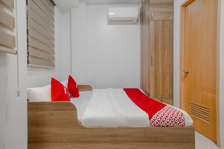 Room 10 of 32