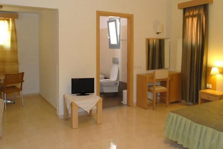 Room 9 of 41
