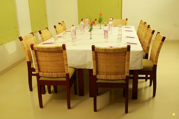 Dining 35 of 52