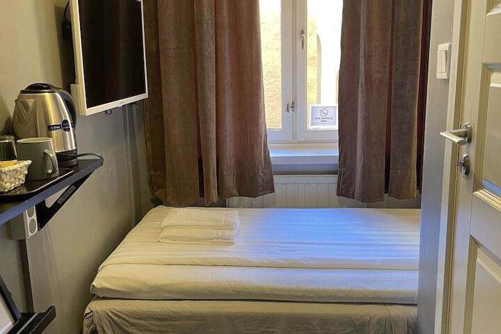 Room 32 of 149