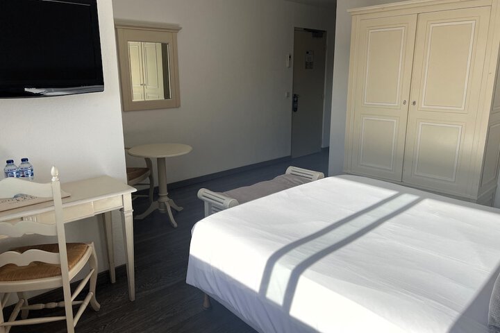 Room 12 of 42