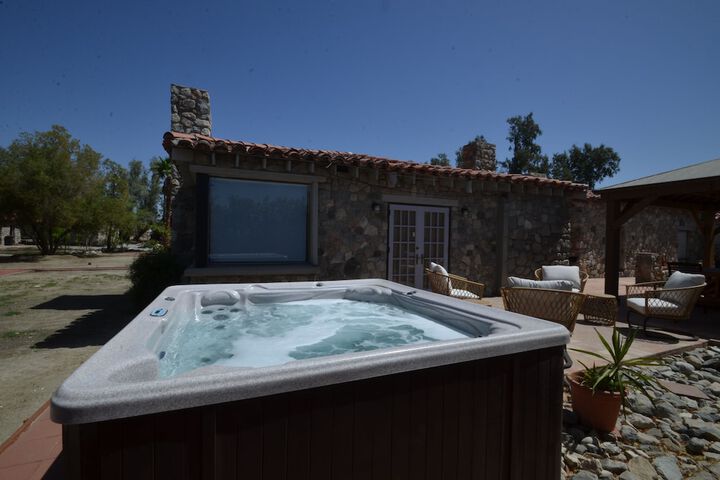 1 King Bed Balcony Pool View (28 of 65)