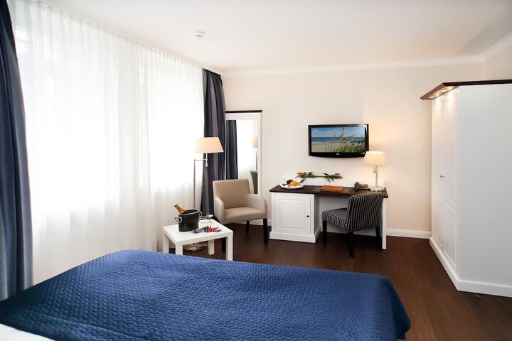 Room 25 of 77