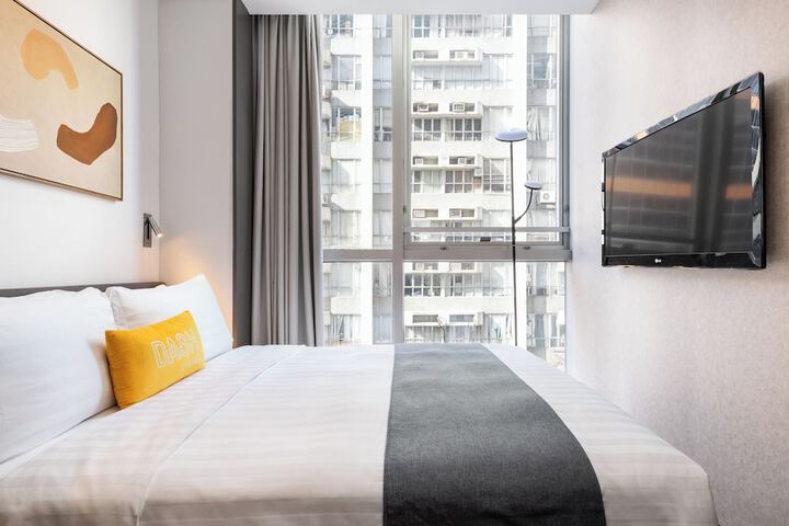 Room 27 of 49