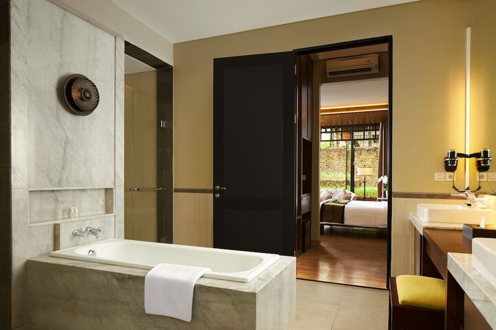 Room 16 of 24