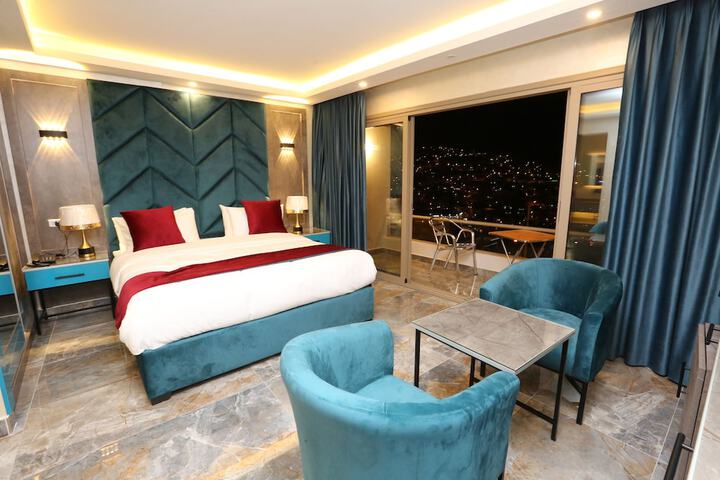 Room 25 of 43