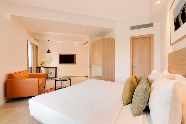 Room 4 of 40