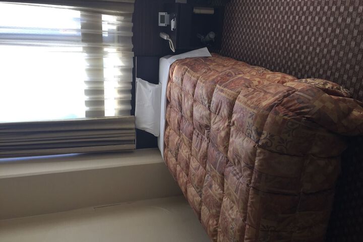 Room 16 of 44