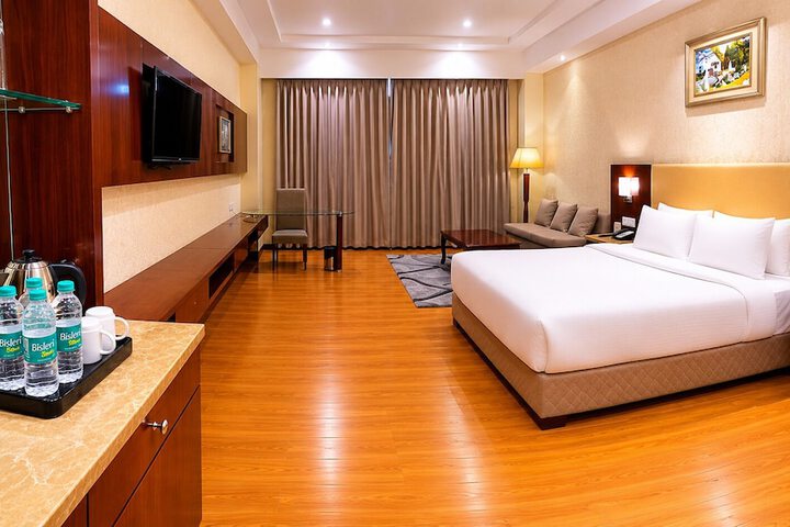 Room 13 of 64
