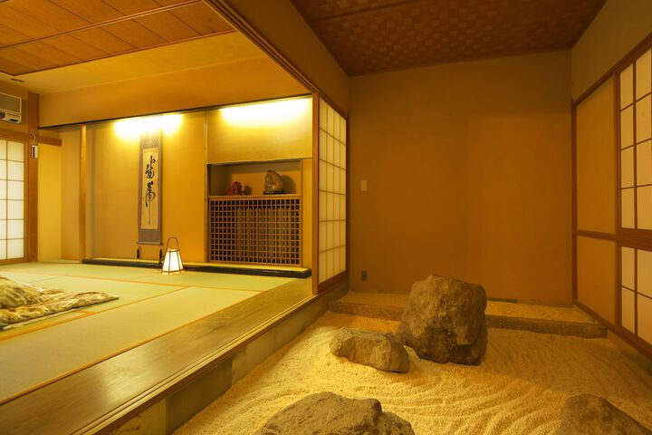 Room 6 of 48