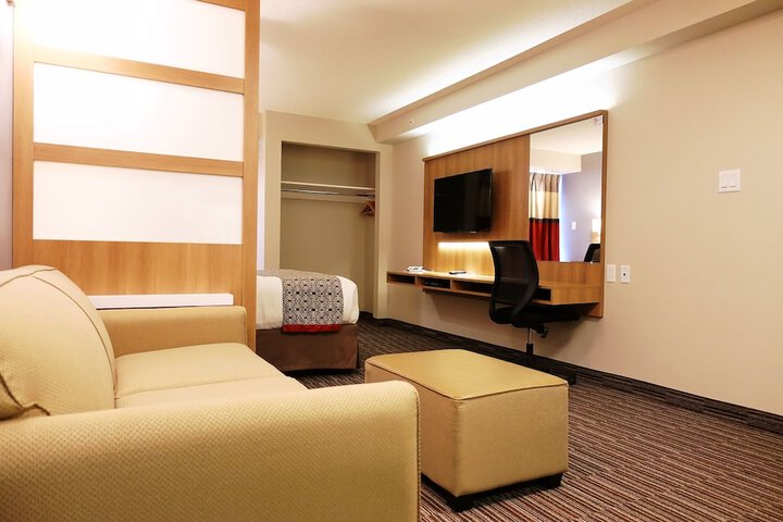 1 Queen Bed (26 of 50)