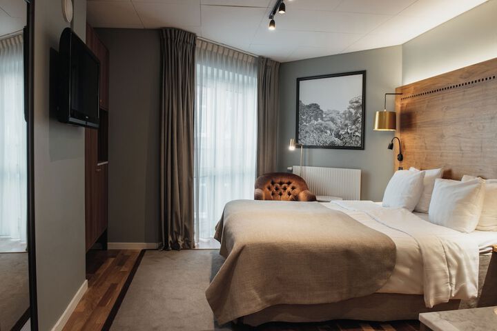 Room 43 of 157
