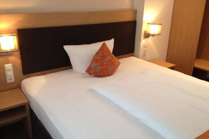 Room 7 of 40