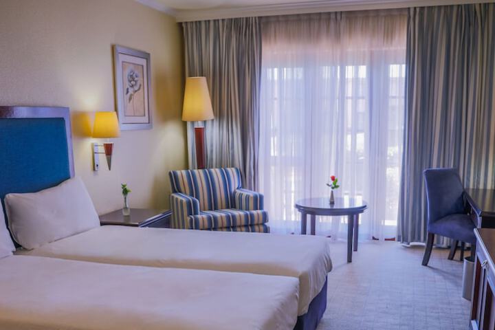 Room 4 of 9