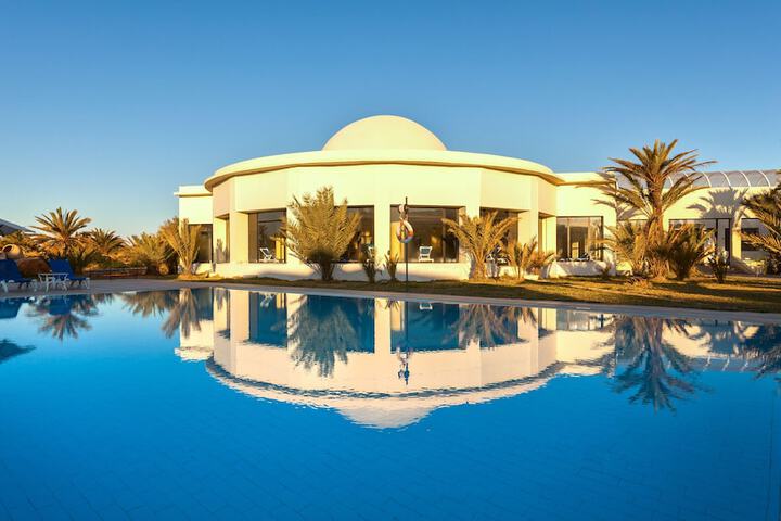 Pools & Facilities