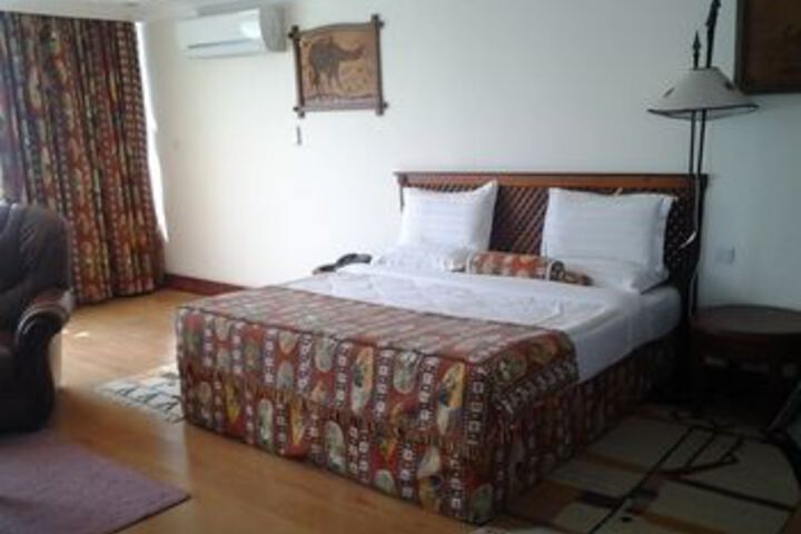 Room 8 of 27