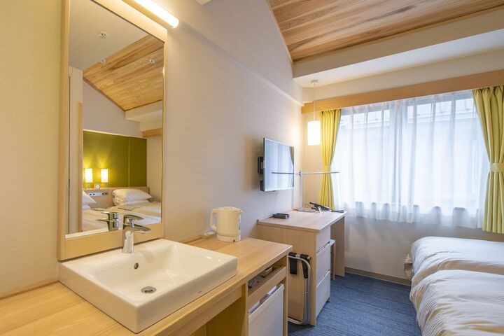 Room 3 of 91