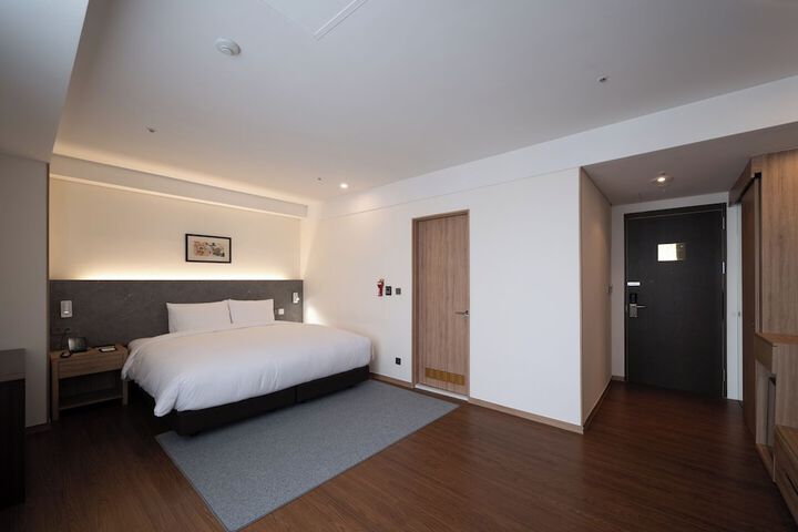 Room 14 of 54
