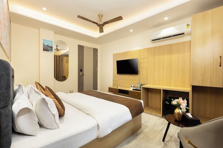 Room 12 of 42