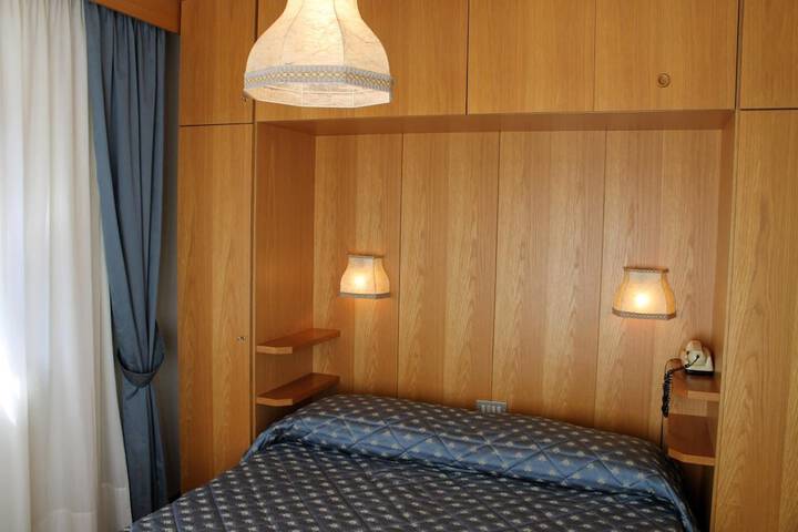 Room 12 of 48