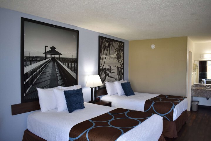 2 Double Beds (13 of 18)
