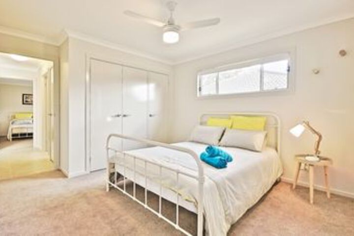 Room 9 of 33