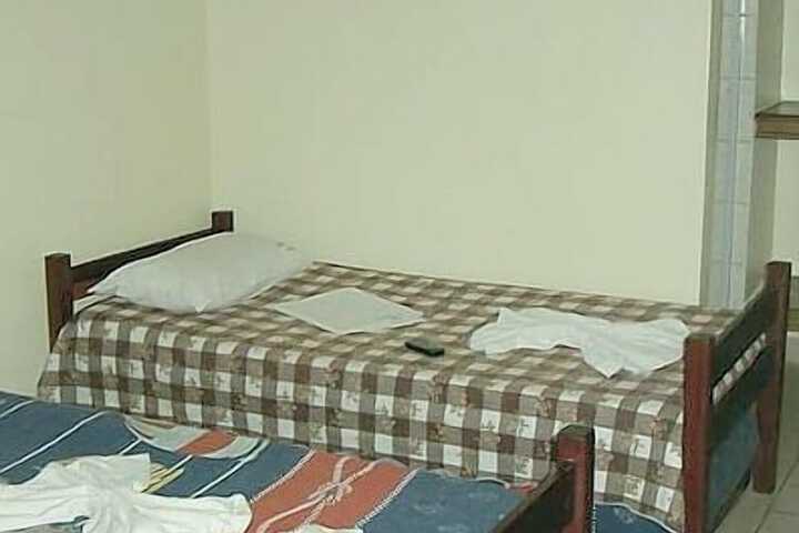 Room 6 of 32