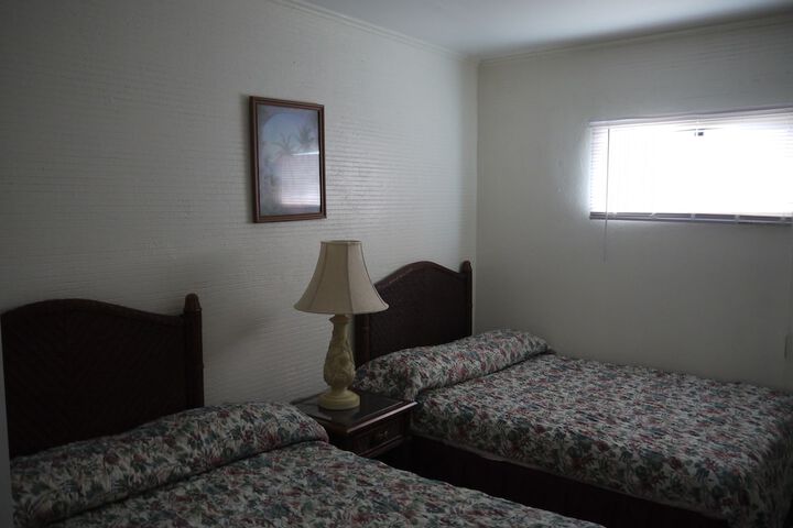 Room 9 of 32