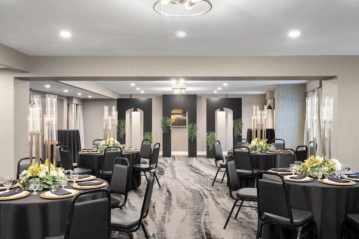 Ballroom/Hall 45 of 51