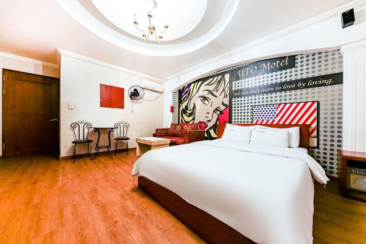 Room 12 of 26