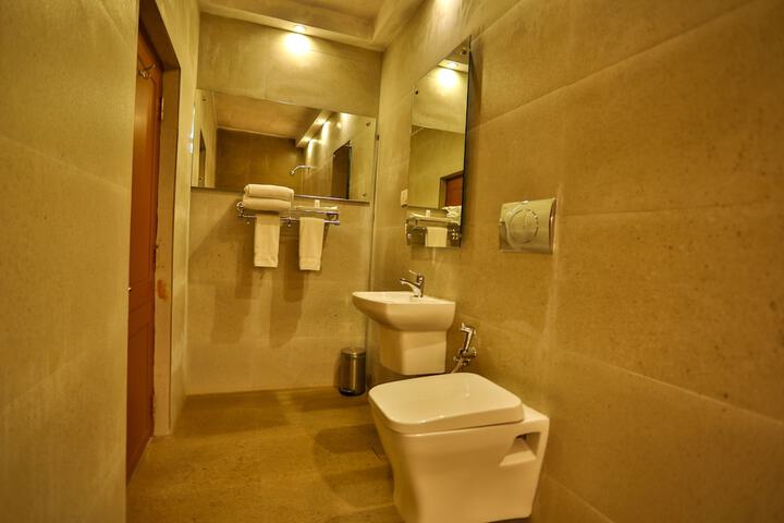 Room 11 of 27