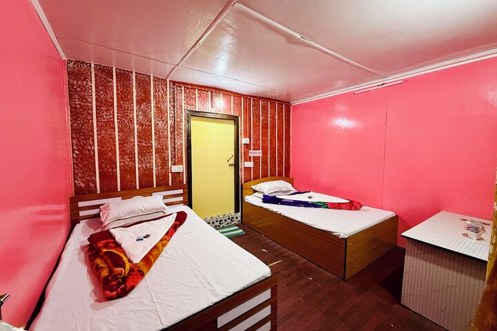 Room 12 of 32