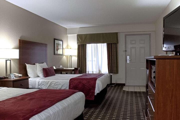 2 Queen Beds Microwave and Refrigerator WiFi Continental Breakfast (11 of 21)
