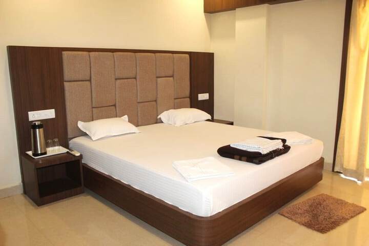 Room 3 of 8