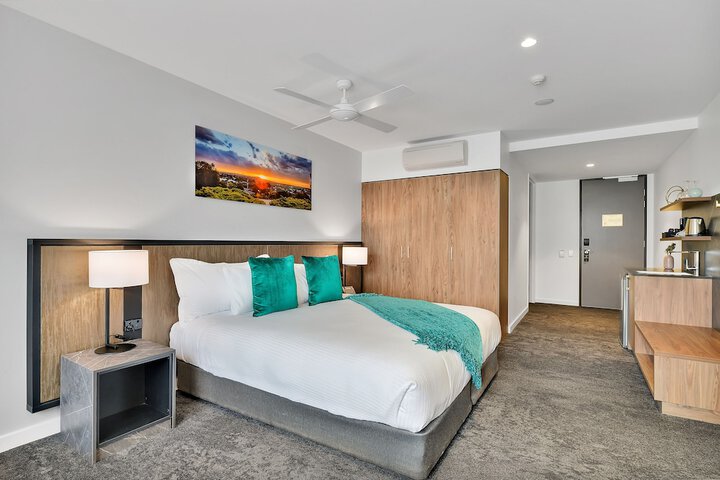 Room 18 of 108