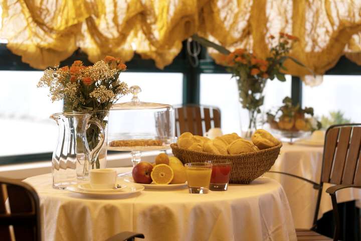 Dining 87 of 123