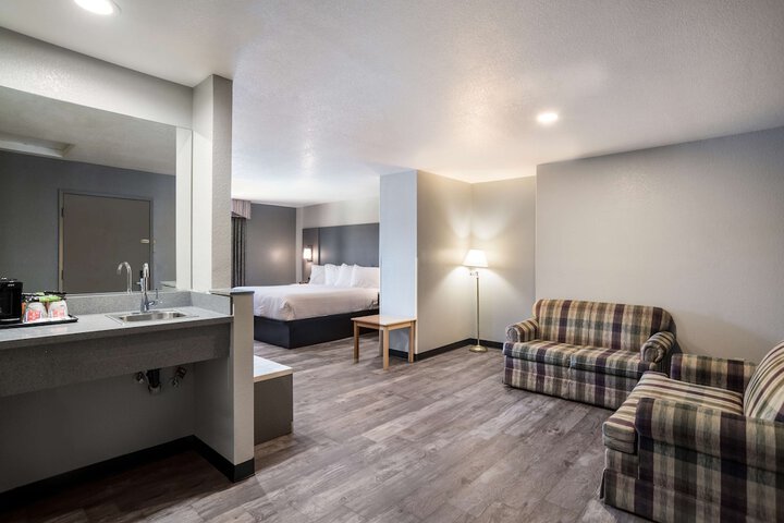 1 King Bed (7 of 14)