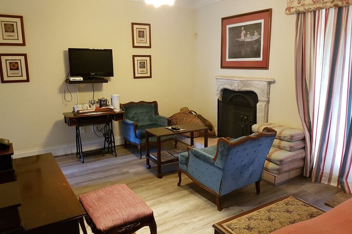 Room 4 of 61