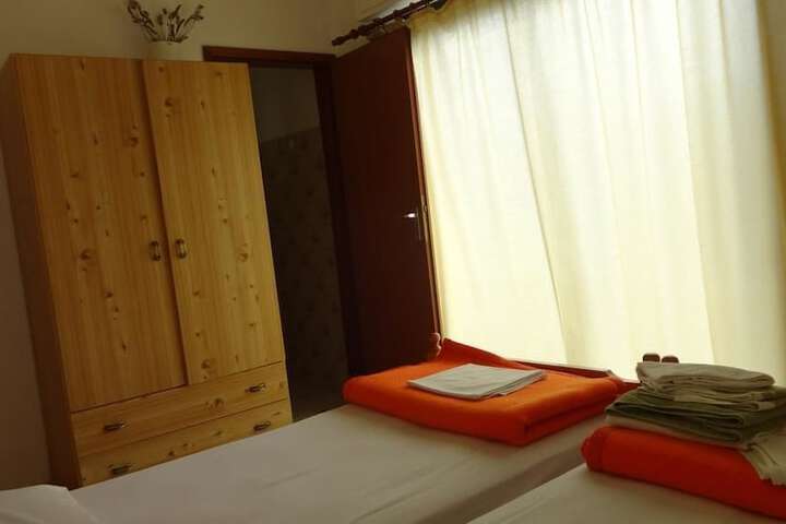 Room 14 of 22