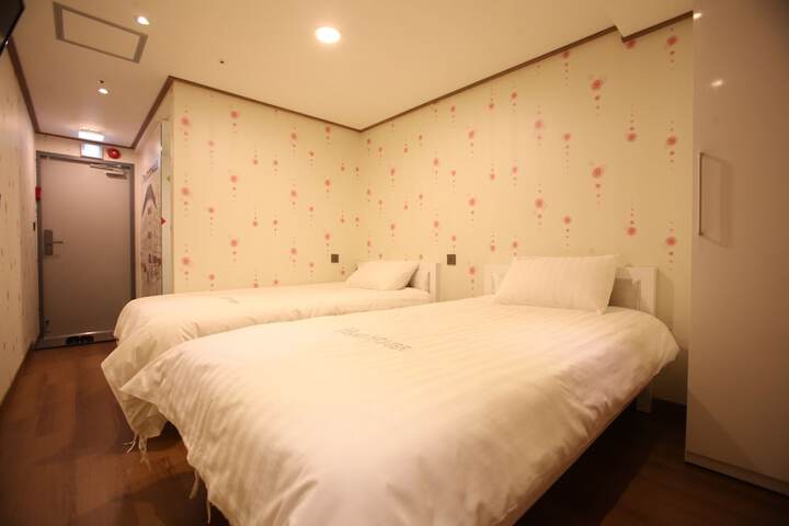 Room 8 of 46